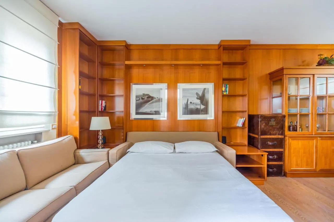 Cozy Apt - Corso Vercelli & Conciliazione M1 Milan 0*,  Italy