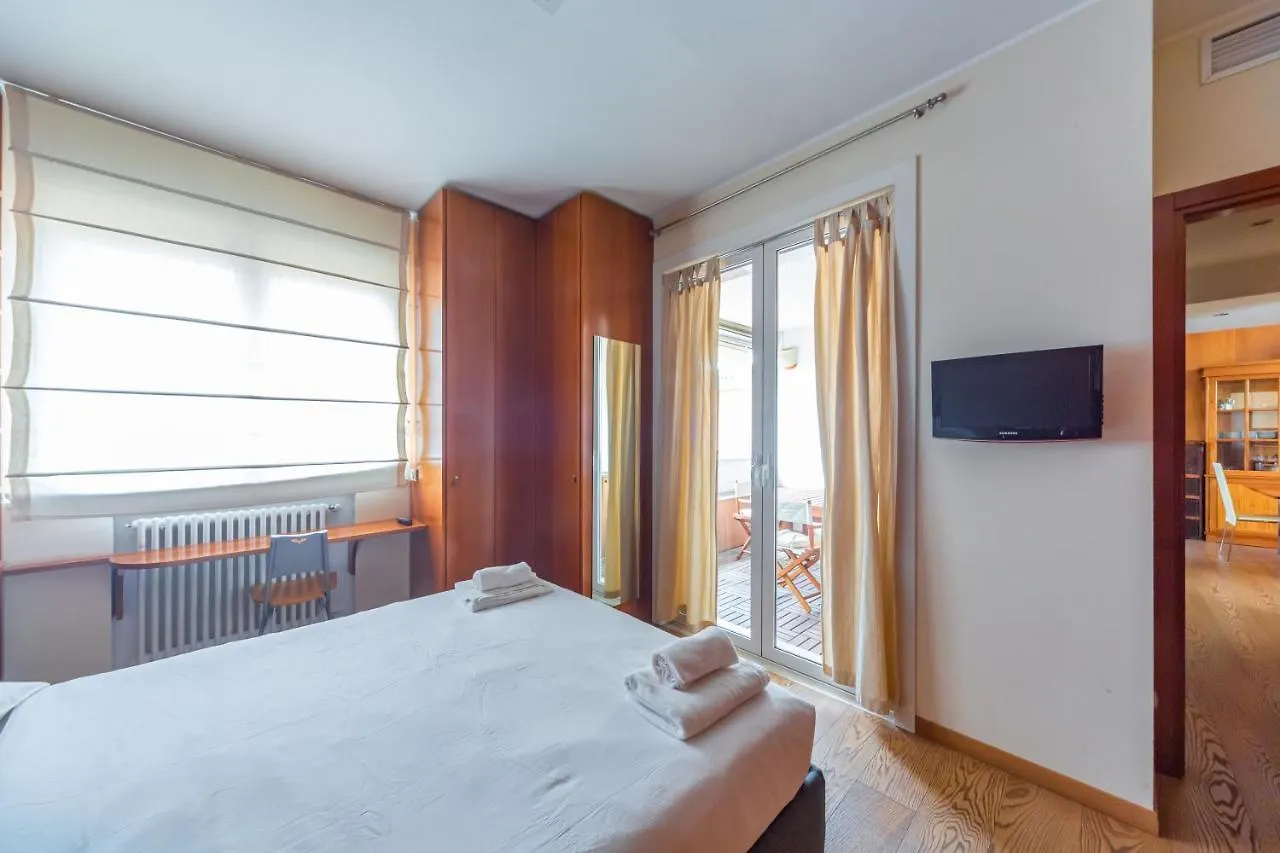 Cozy Apt - Corso Vercelli & Conciliazione M1 Milan 0*,  Italy